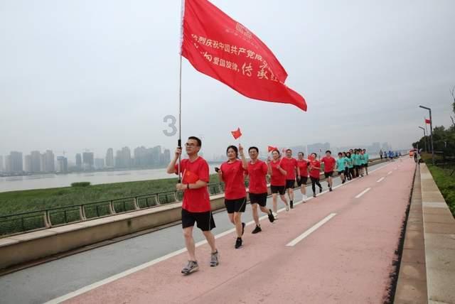 重庆武隆发现神秘巨型蝌蚪,为何“巨婴”长大后体型反而严重缩水了?