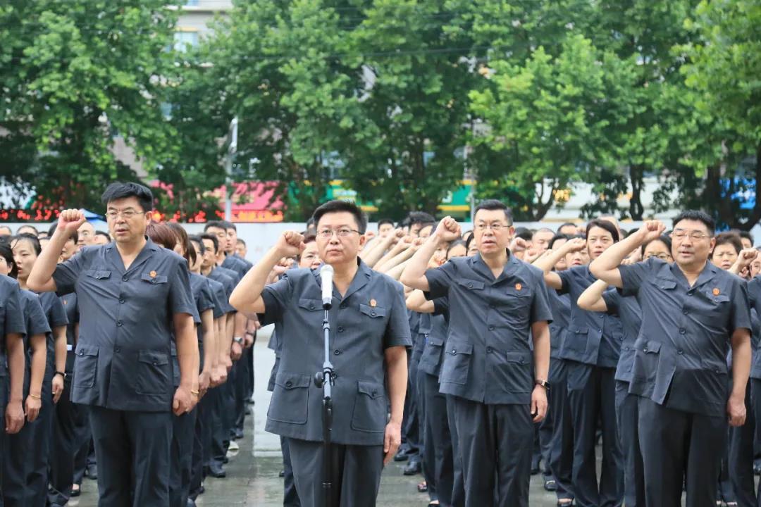 古代贫穷女子,为何“卖身”葬父?挖个坑埋掉不行吗?实属无奈