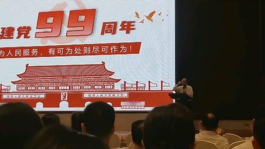 照顾小兔宝宝
