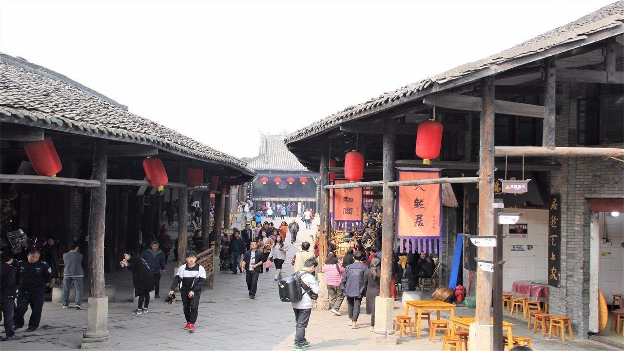 无愧于心纵身一跃!舍命救人见义勇为!
